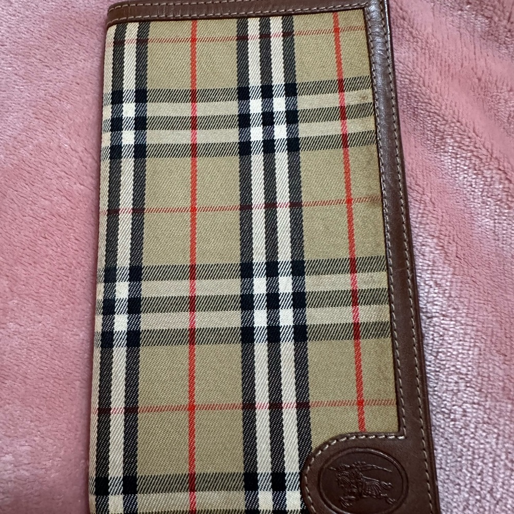Burberry’s Tan Leather Nova Check Long Wallet (pre-loved)